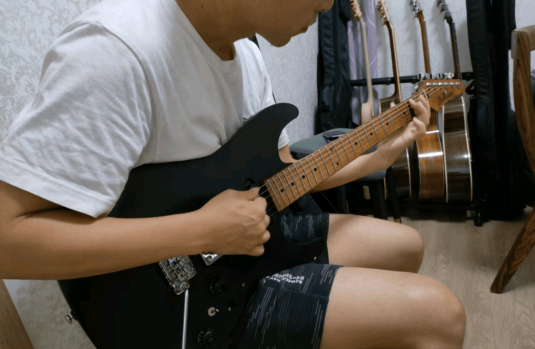 Play-guitor